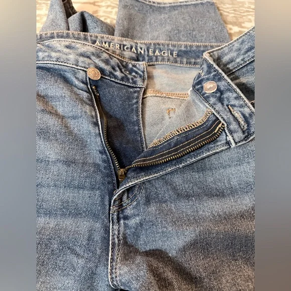 American Eagle Outfitters Highest Mom Jeans Denim Jeans - Picture 4 of 8